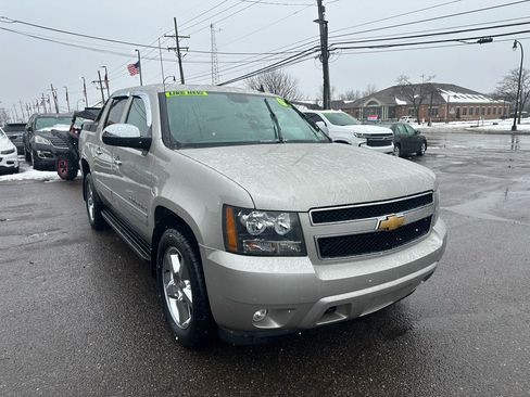 Used 2007 Chevrolet Avalanche LT w/ LT Preferred Equipment Group image 9