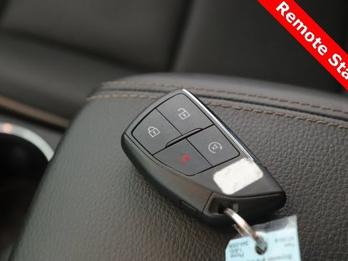 Used 2024 GMC Canyon Denali image 3