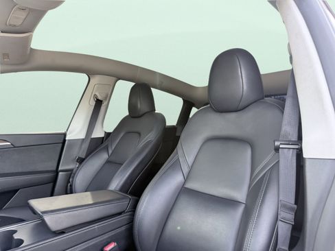 Used 2024 Tesla Model Y Long Range image 32