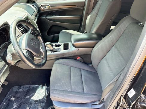 Used 2019 Jeep Grand Cherokee Laredo RWD image 20
