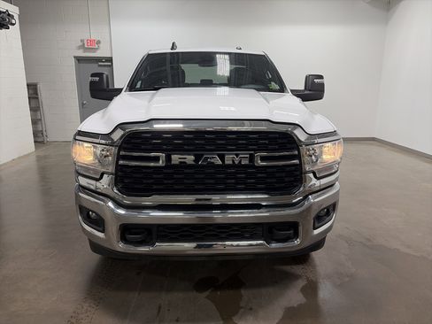 Used 2024 RAM 2500 Big Horn AWD/4WD image 36