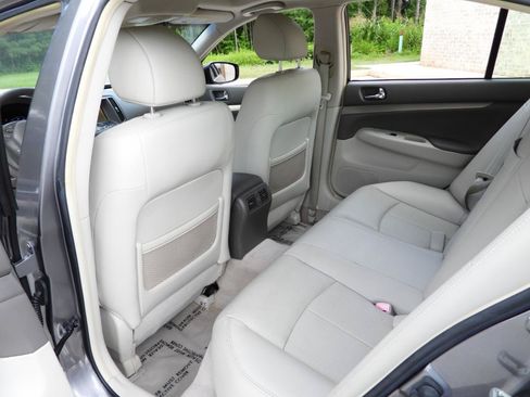 Used 2015 INFINITI Q40 w/ Moonroof Package RWD image 35