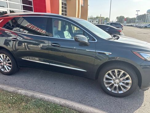 Used 2018 Buick Enclave Premium w/ Experience Buick Package FWD image 2