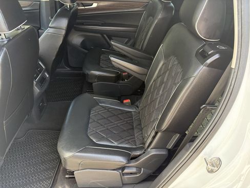 Used 2024 Volkswagen Atlas SEL Premium R-Line image 25