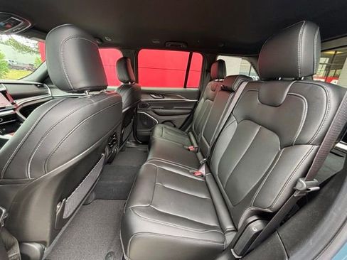 New 2026 Jeep Grand Cherokee Limited RWD image 11
