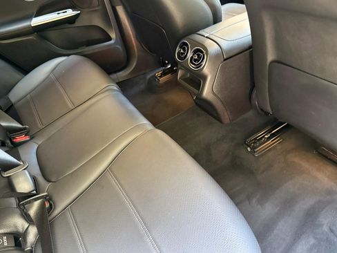 Used 2024 Mercedes-Benz GLC 300 4MATIC image 29