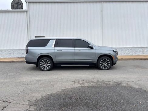 Certified 2025 Chevrolet Suburban High Country image 15