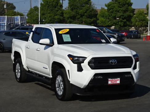 Certified 2025 Toyota Tacoma SR5 AWD/4WD image 2