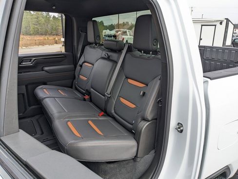 Used 2025 GMC Sierra 2500 AT4 image 43