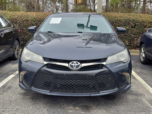 Used 2017 Toyota Camry SE image 2