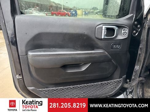 Used 2022 Jeep Gladiator Overland AWD/4WD image 11