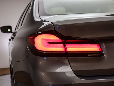 Certified 2023 BMW 530e w/ Premium Package image 10