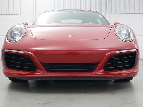 Certified 2019 Porsche 911 Targa 4S image 10