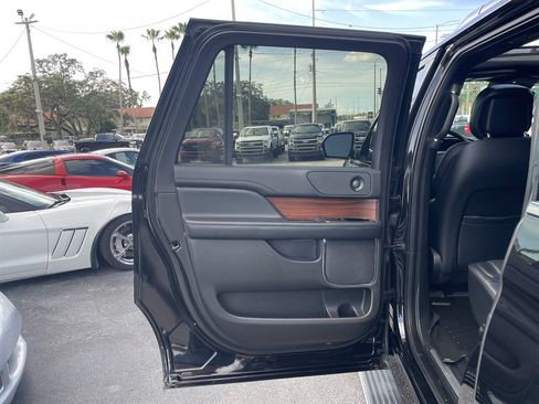 Used 2019 Lincoln Navigator L Select AWD/4WD image 49