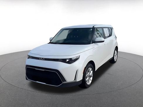 Used 2025 Kia Soul LX w/ LX Technology Package FWD image 7