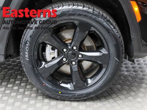 Used 2023 Jeep Grand Cherokee L Laredo image 34