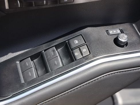 New 2026 Toyota Highlander Platinum AWD/4WD image 17