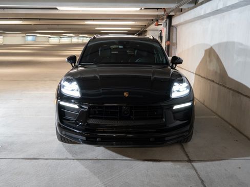 Certified 2023 Porsche Macan AWD/4WD image 6