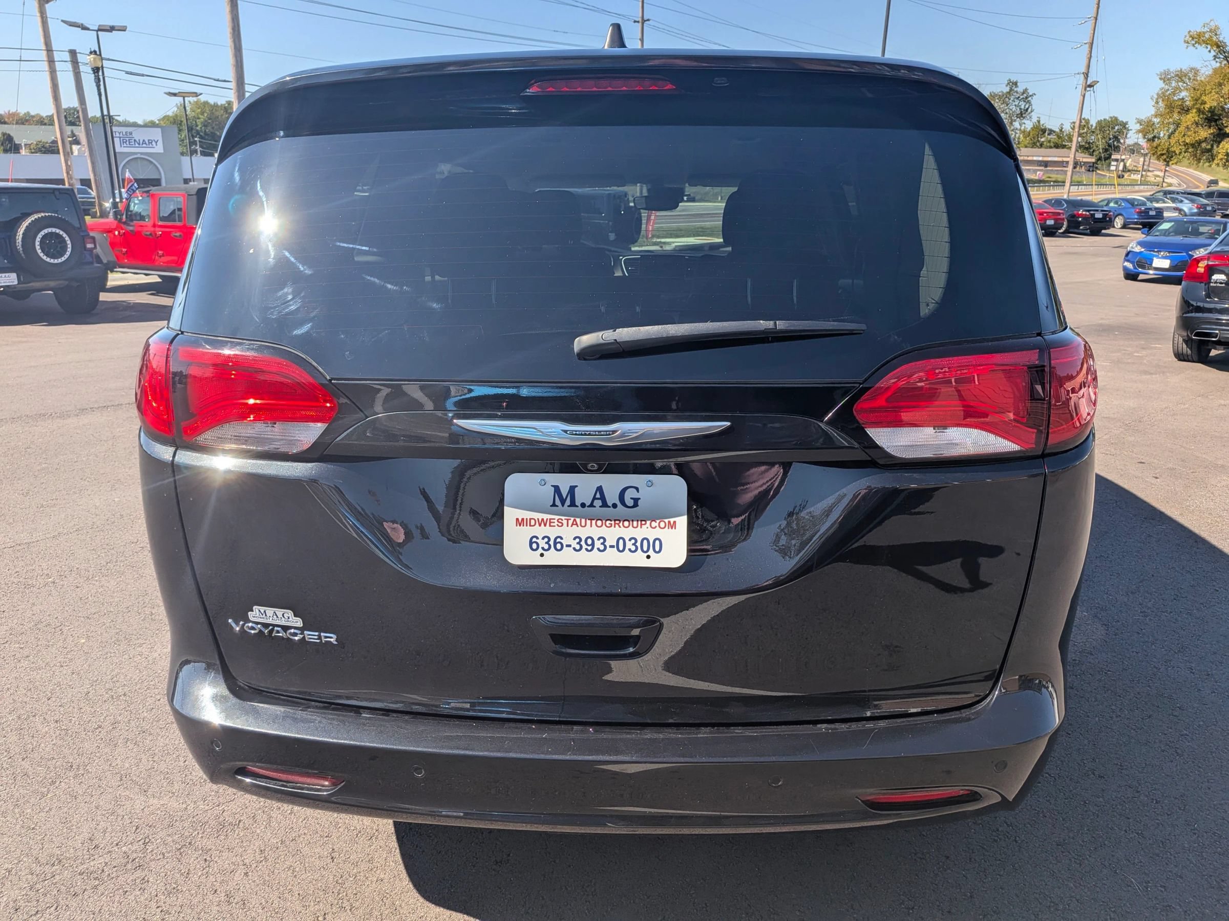 Used 2022 Chrysler Voyager LX FWD image 5