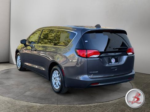 Used 2021 Chrysler Voyager LX image 5