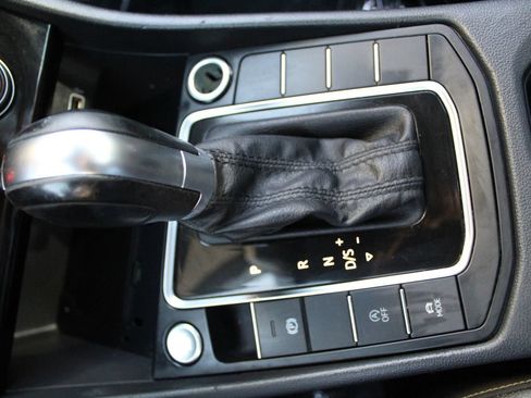 Used 2019 Volkswagen Jetta SEL Premium FWD image 22