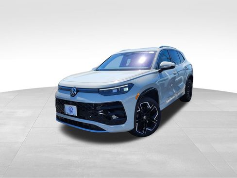 New 2026 Volkswagen Tiguan SEL R-Line AWD/4WD image 2