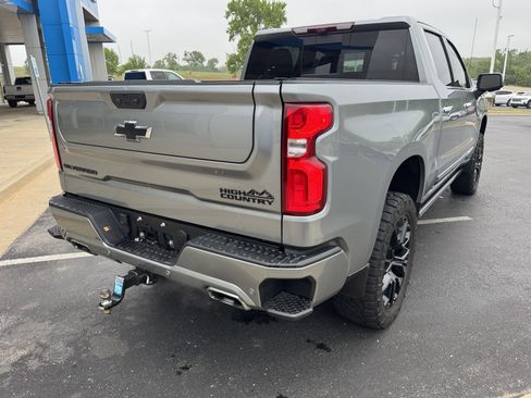 Used 2025 Chevrolet Silverado 1500 High Country AWD/4WD image 4