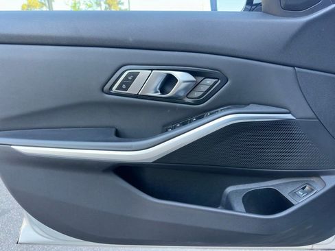 Used 2019 BMW 330i Sedan w/ Convenience Package RWD image 17