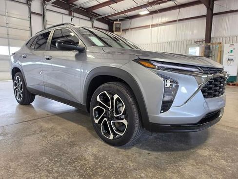 New 2026 Chevrolet Trax RS w/ Sunroof Package FWD image 7
