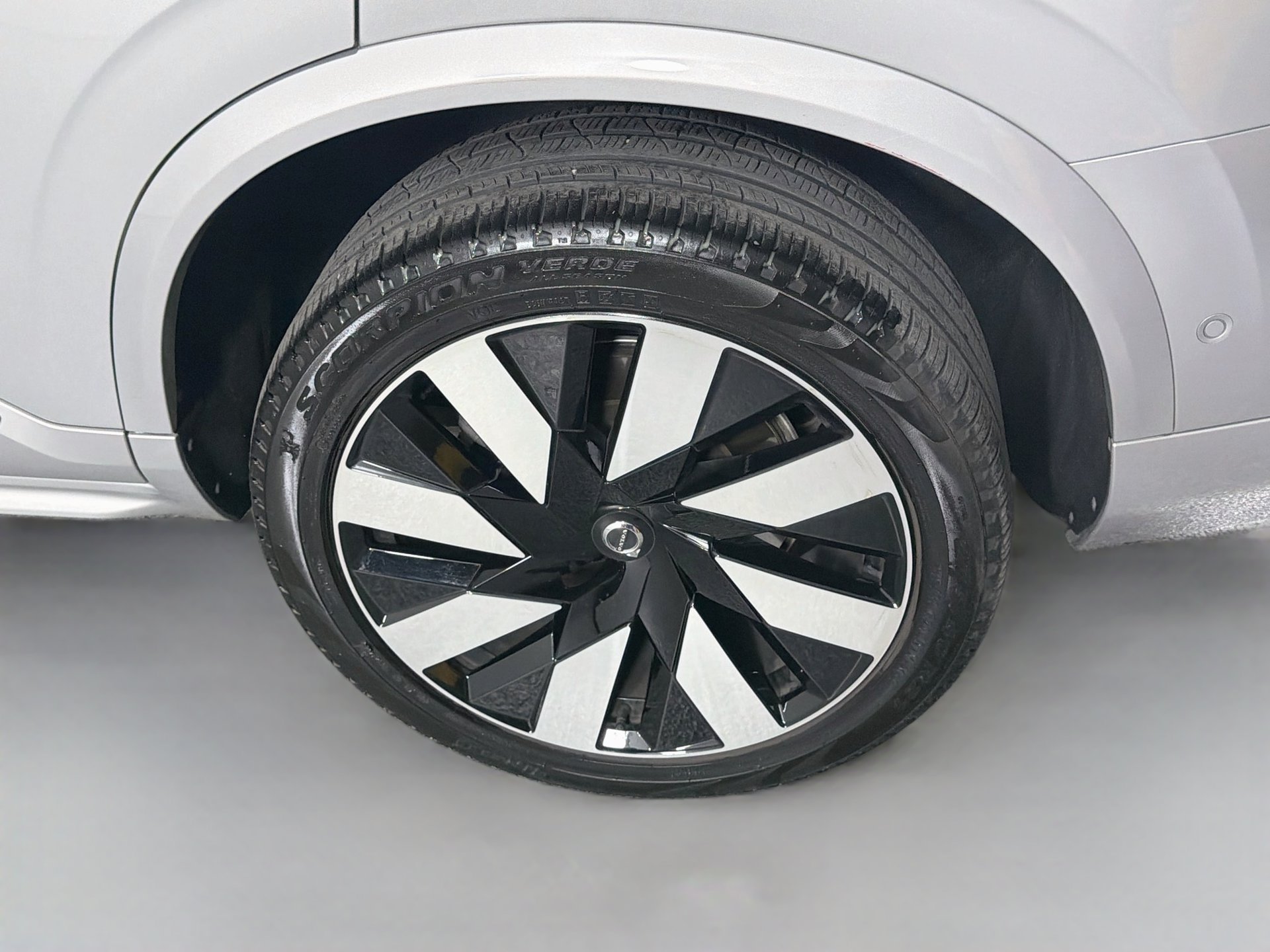 Certified 2024 Volvo XC90 T8 Plus AWD/4WD image 34