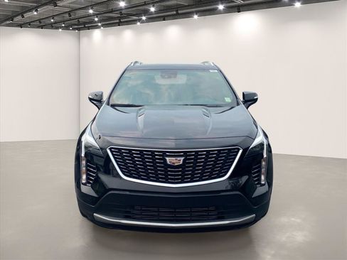 Used 2023 Cadillac XT4 Premium Luxury w/ Cold Weather Package AWD/4WD image 2