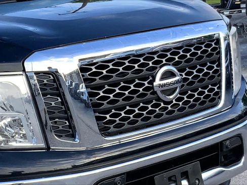 Used 2018 Nissan Titan SV w/ SV Convenience Package RWD image 26