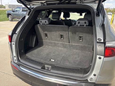 Used 2024 Buick Enclave Premium image 32