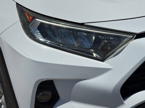 Used 2019 Toyota RAV4 XLE FWD image 3