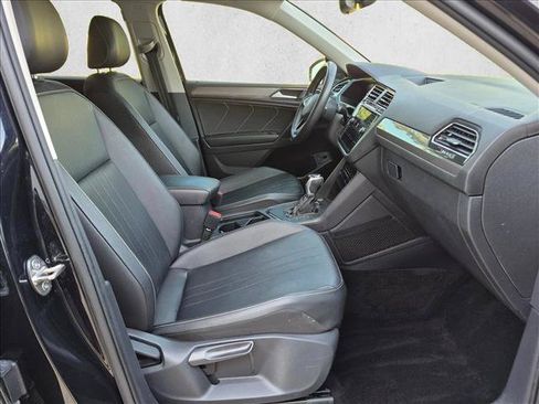 Used 2022 Volkswagen Tiguan SE w/ Panoramic Sunroof Package FWD image 22