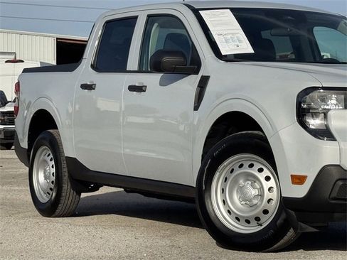 Certified 2025 Ford Maverick XL image 3