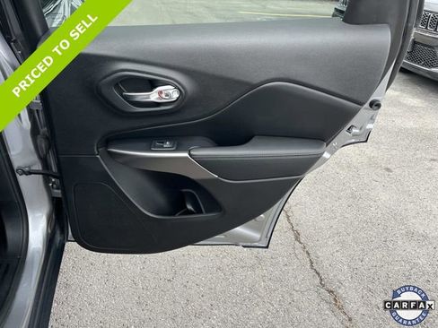 Used 2019 Jeep Cherokee Limited image 20