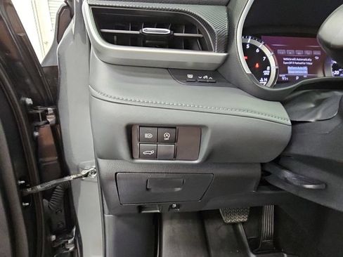Used 2024 Toyota Highlander XSE FWD image 29