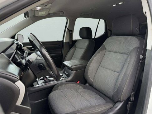 Used 2020 Chevrolet Traverse LT image 21