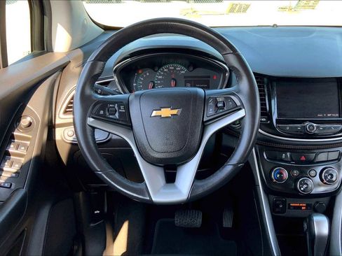 Certified 2022 Chevrolet Trax LT w/ Sport Edition image 9