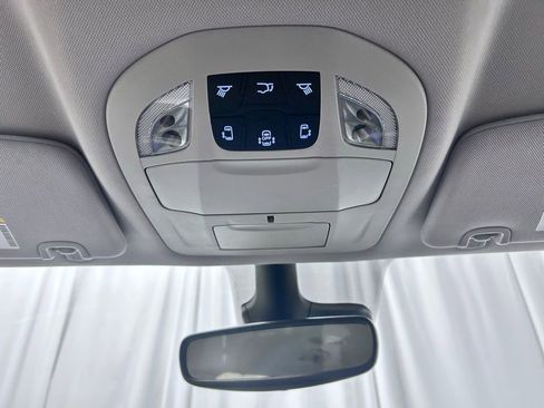 Used 2023 Chrysler Pacifica Touring-L image 18