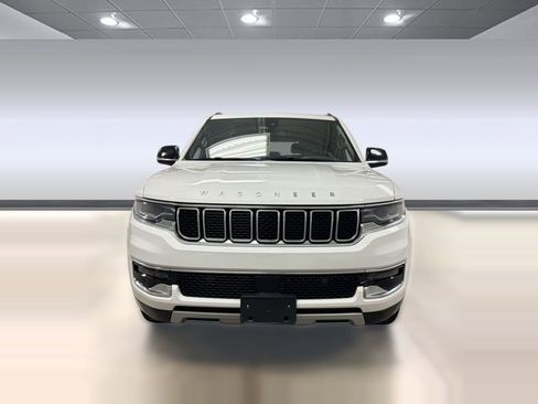 Used 2024 Jeep Wagoneer L Series II RWD image 5