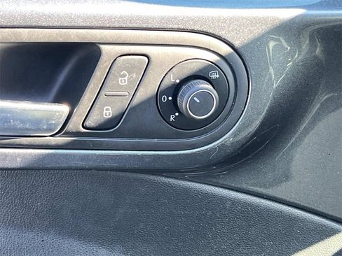 Used 2019 Volkswagen Beetle 2.0T SE image 16