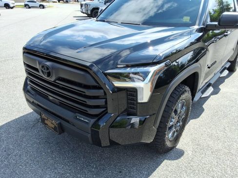 Used 2025 Toyota Tundra SR5 w/ SR5 Convenience Package AWD/4WD image 9