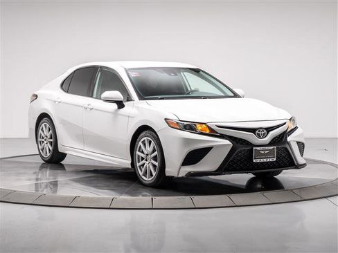 Used 2019 Toyota Camry SE w/ Convenience Package image 7