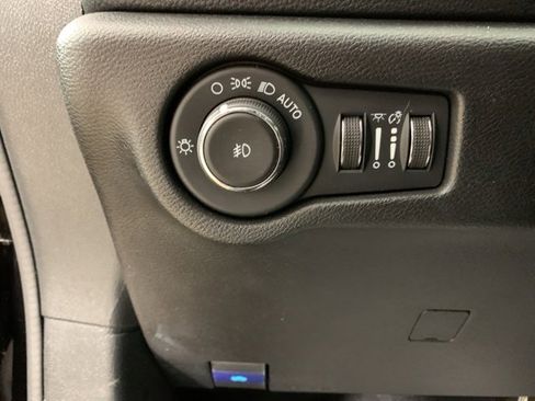 Used 2024 Chrysler Pacifica Touring-L w/ Uconnect Theater Family Group image 20