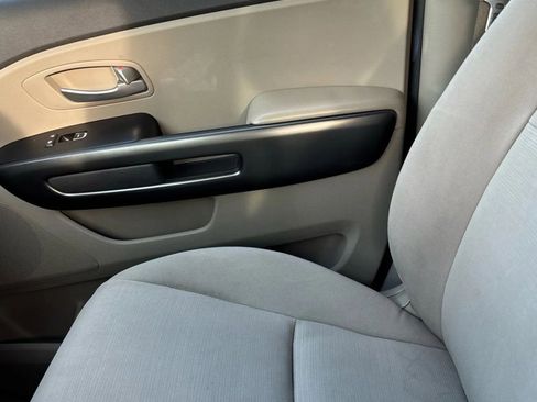 Used 2015 Kia Sedona LX w/ LX Convenience Package image 15