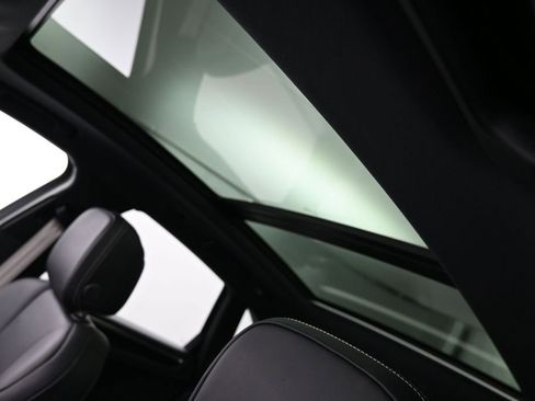 Certified 2025 Porsche Macan AWD/4WD image 10