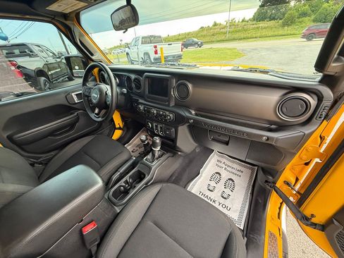 Used 2019 Jeep Wrangler Sport AWD/4WD image 13