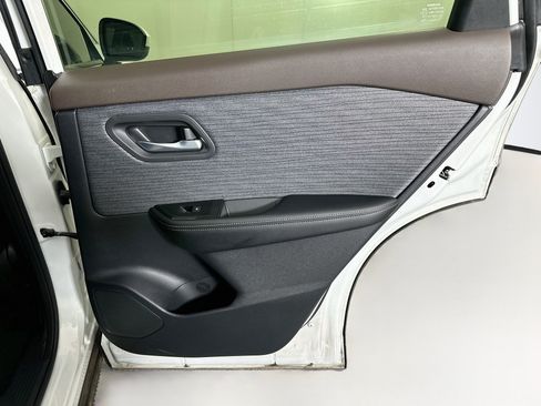 Used 2023 Nissan Rogue SV FWD image 28